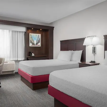 Hampton Inn & Suites Omaha-Downtown-2