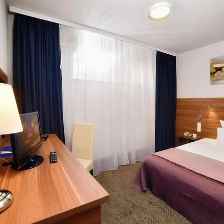 Hotel President-2