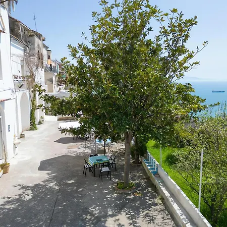 Casa Nina- Camere Con Vista Mare E Terrazza A Raito, Costiera Amalfitana-3