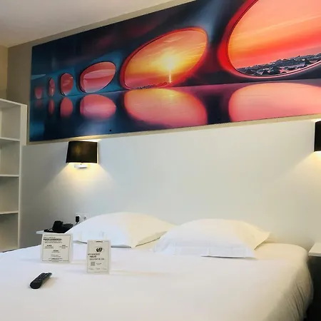 Hotel The Originals Bernay Acropole-2