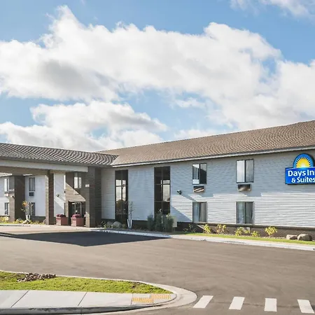 Days Inn & Suites By Wyndham Wausau-2