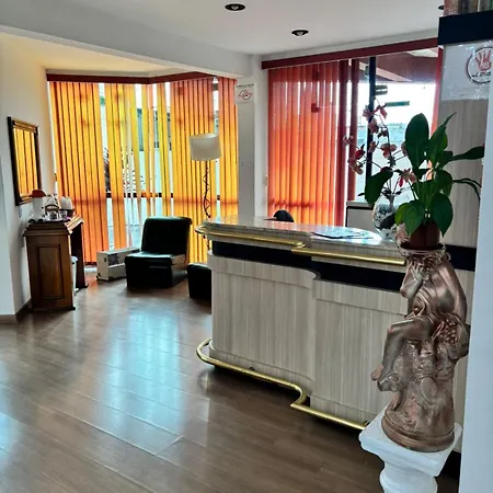 Six'S Hotel-2