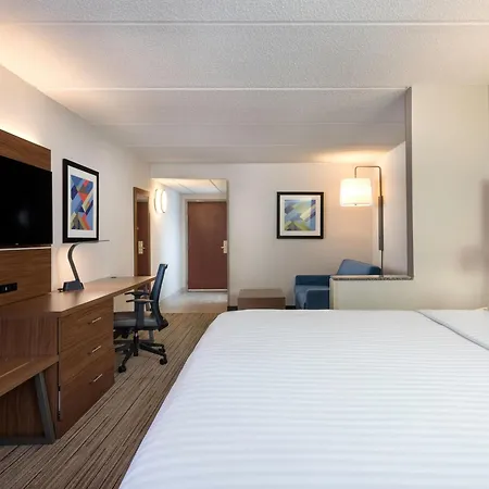 Holiday Inn Express & Suites Charlotte Arpt-Belmont By Ihg-2