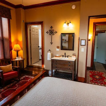 Gifford-Risley House Bed And Breakfast-2
