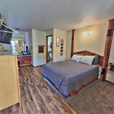 Cedar Wood Inn-3