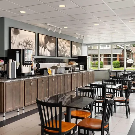 Baymont By Wyndham Jefferson City-3