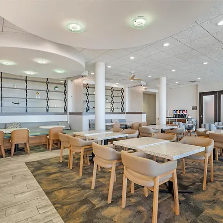 Hampton Inn Virginia Beach Oceanfront North-3