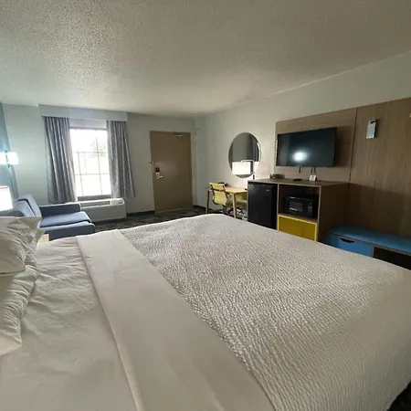 Days Inn & Suites By Wyndham York-3