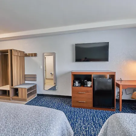Hyannis Plaza Hotel-2