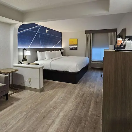 Comfort Inn & Suites Saint Louis Lafayette Square-2
