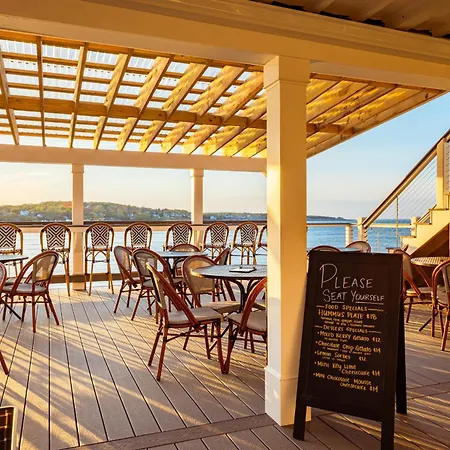 Bearskin Neck Motor Lodge-2
