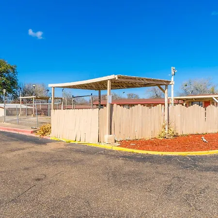 Capital O Hotel Beeville - Us 181-3