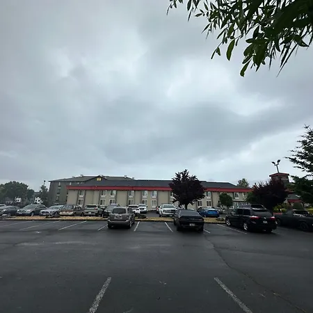 Bridgeway Inn & Suites - Portland Airport-2
