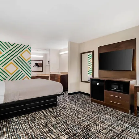 Quality Inn & Suites Near Six Flags And Medical Center-2