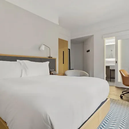 Newly Renovated Rooms At Club Quarters Hotel Times Square, New York-3
