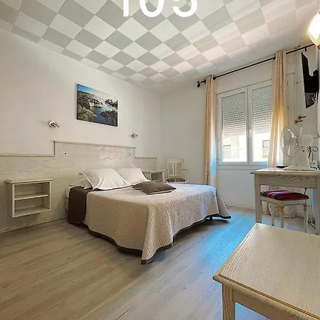Hotel De La Plage-2