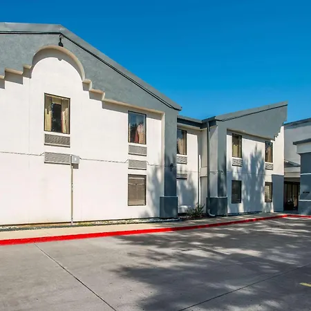Quality Inn And Suites Lafayette-3