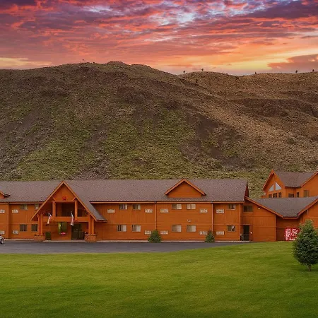 Yellowstone Village Inn And Suites-3