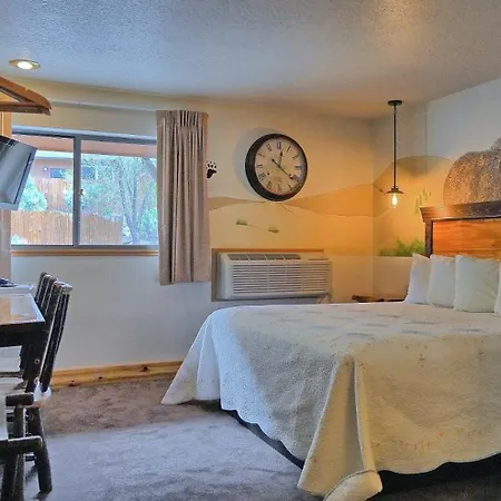 Yellowstone Village Inn And Suites-2