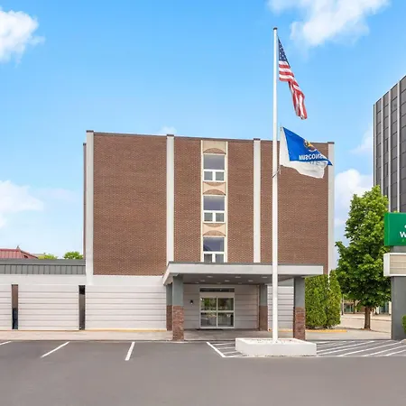 Wingate By Wyndham Sheboygan-2