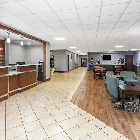 Americinn & Suites By Wyndham Baraboo Event Center-2