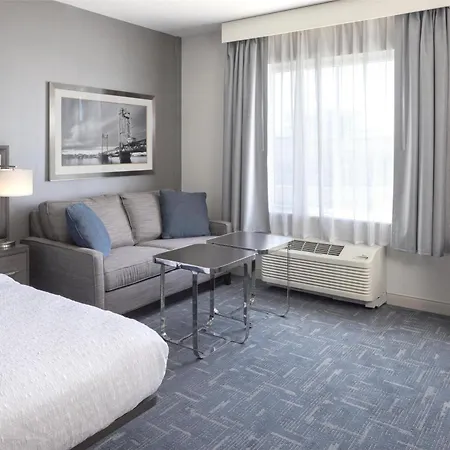 Hampton Inn & Suites Portsmouth Downtown-2