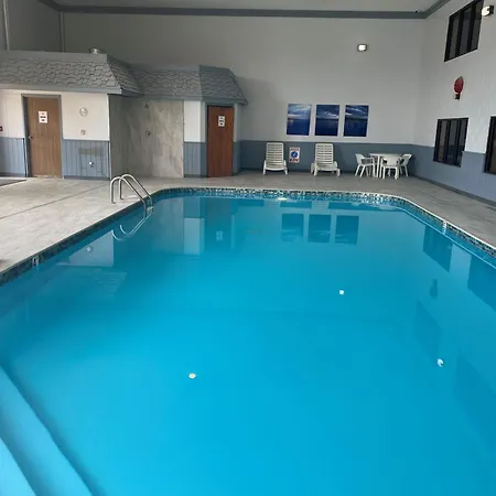 Super 8 By Wyndham Houghton Lake-3