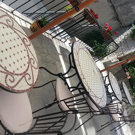 Golden B&B-3