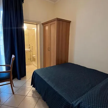 Hotel De La Ville-3