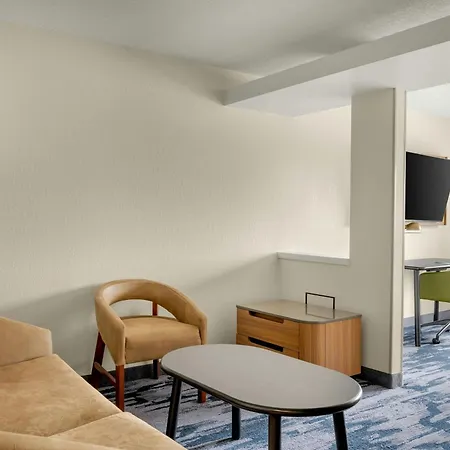 Fairfield Inn & Suites Bloomington-3