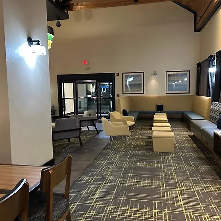 Comfort Inn & Suites Toledo North-3