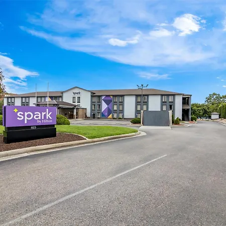 Spark By Hilton Roanoke Civic Center-3
