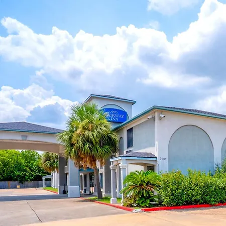 Capital O Fairway Inn - Baytown La Porte Tx-2