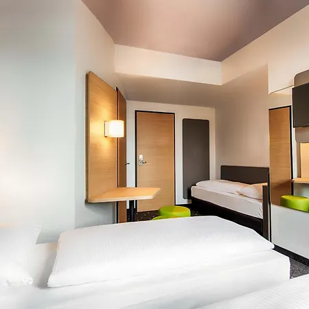 B&B Hotel Stuttgart-Neckarhafen-3