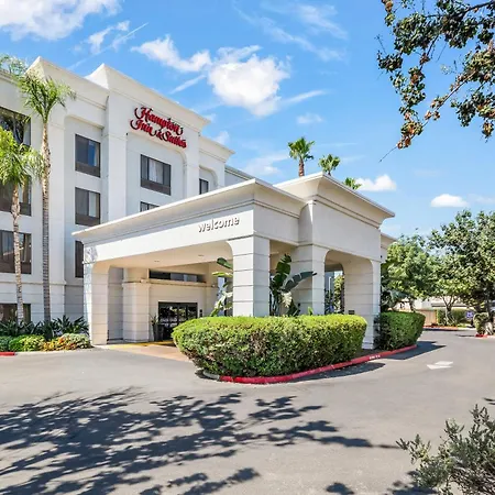 Hampton Inn & Suites Tulare-2