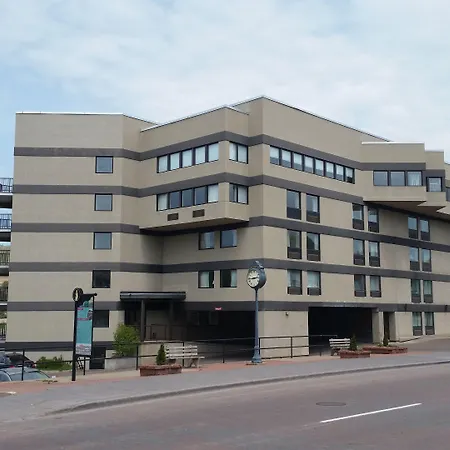 Hampton Inn & Suites Houghton-2