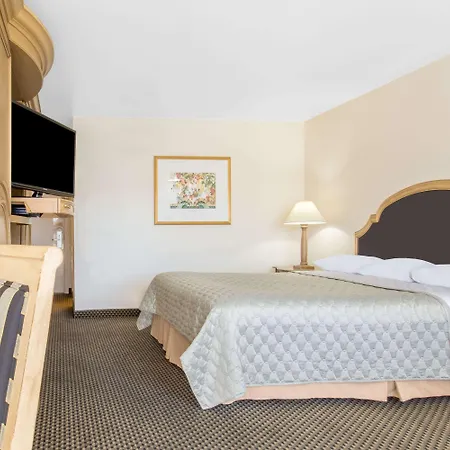 Days Inn By Wyndham Modesto-3