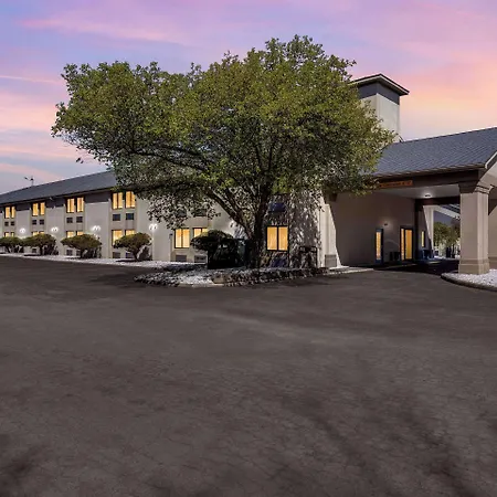 Quality Inn Austintown-Youngstown West-3