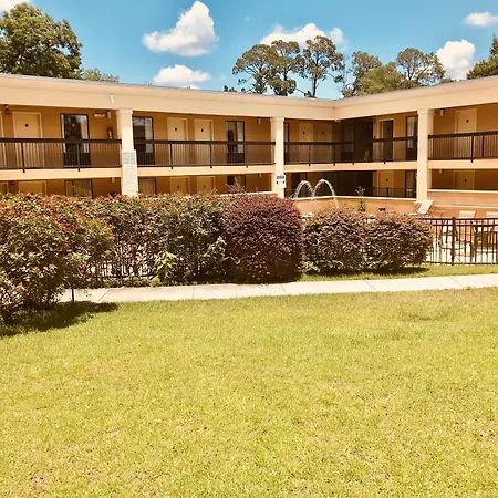Quality Inn & Suites Conference Center Statesboro Historic District-3
