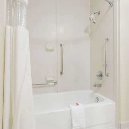 Days Inn By Wyndham Norfolk Airport-3