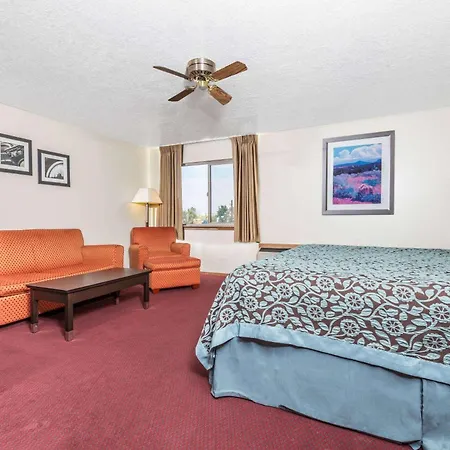 Days Inn By Wyndham Pueblo-3