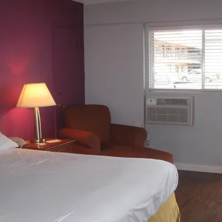 Santa Fe Inn - Pueblo-2