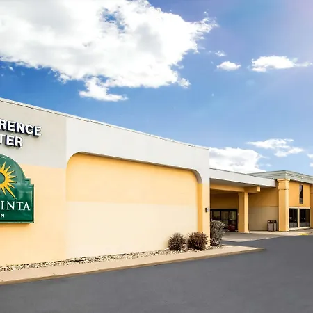 La Quinta Inn By Wyndham Davenport & Conference Center-3