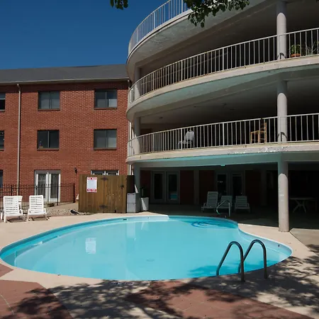 Ramada By Wyndham Topeka Downtown Hotel & Convention Center-2