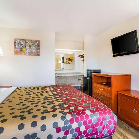 Econo Lodge Lebanon-3