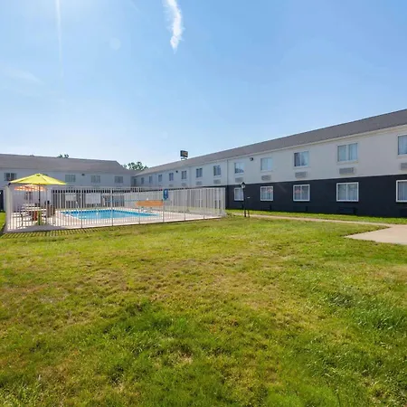 Days Inn By Wyndham Sandusky Cedar Point-3