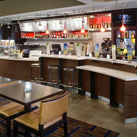 Courtyard By Marriott Hartford Windsor Airport-3