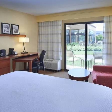 Courtyard By Marriott Detroit Troy-2