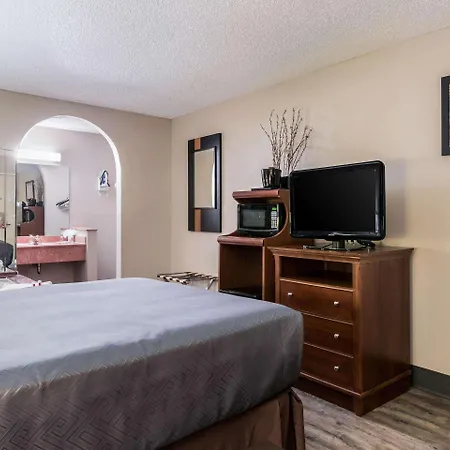 Econo Lodge Gainesville Downtown Area-2