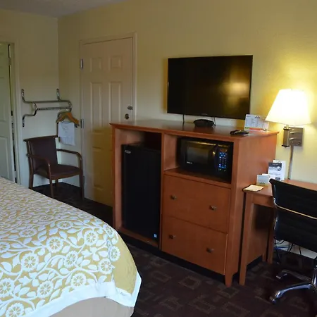 Days Inn By Wyndham Airport Nashville East-3